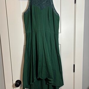 Dress Tells Emerald Green Sleeveless Dress Lace Details w/ a Low-High Hemline